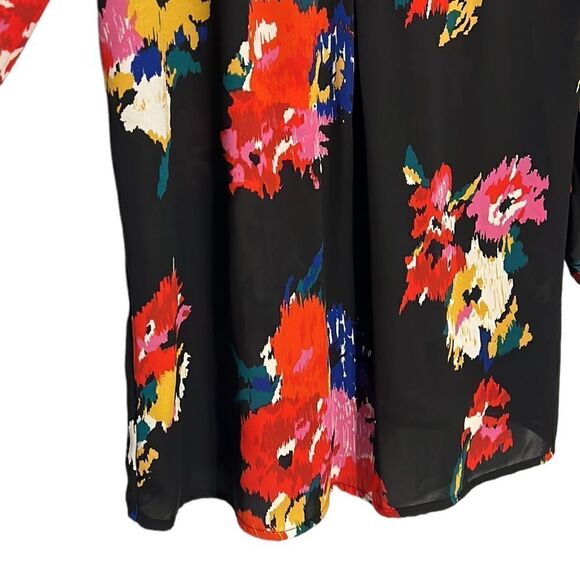 Floral Blouse Woman's Size Medium Violet + Claire Black Colorful V-Neck Shirt - Picture 3 of 7